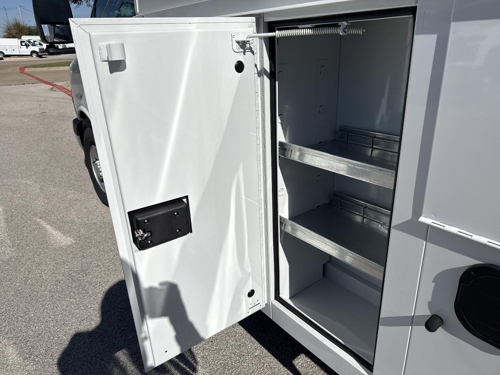 2025 Chevrolet Express Cutaway 3500 1WT