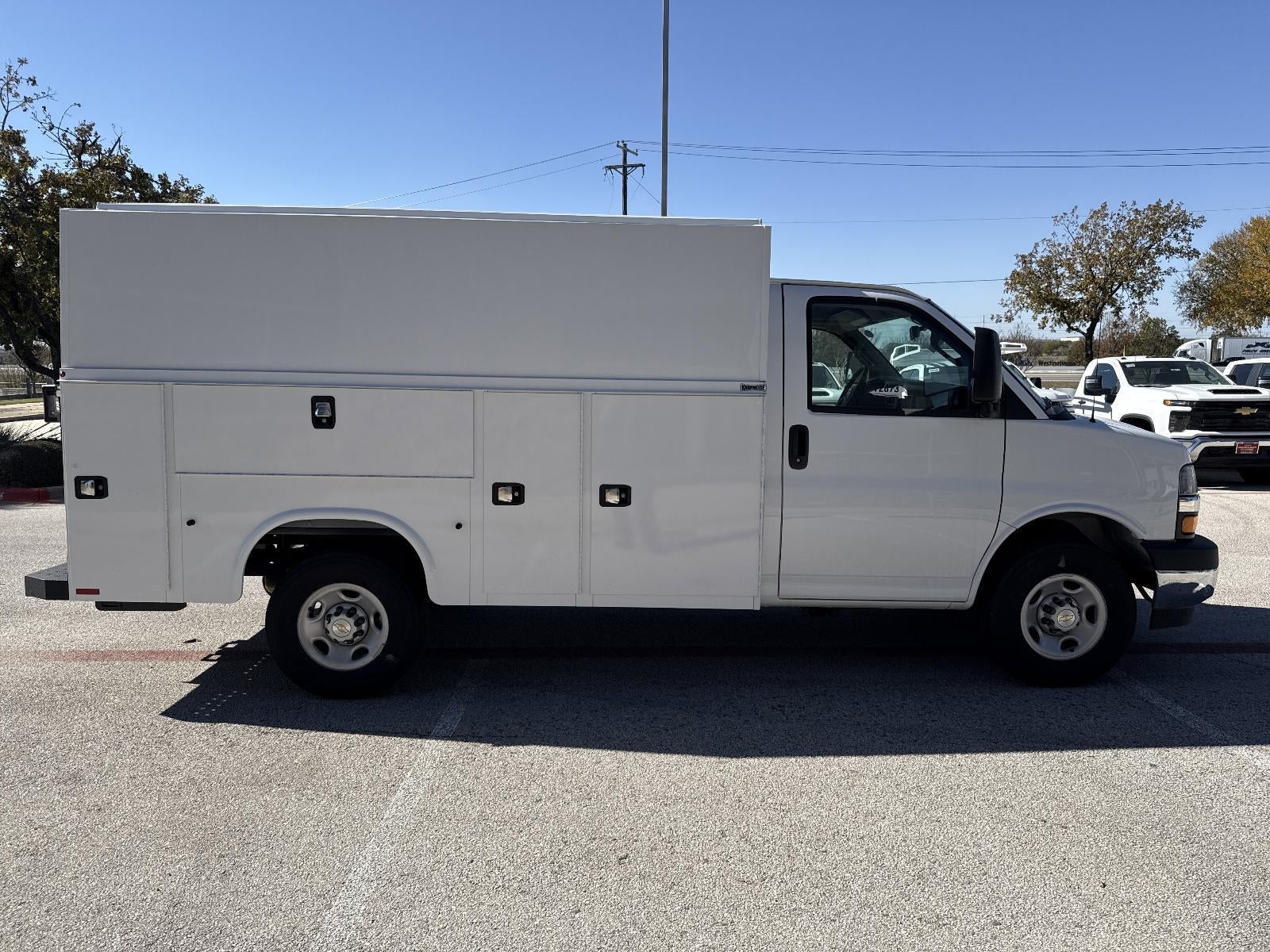 2025 Chevrolet Express Cutaway 3500 1WT