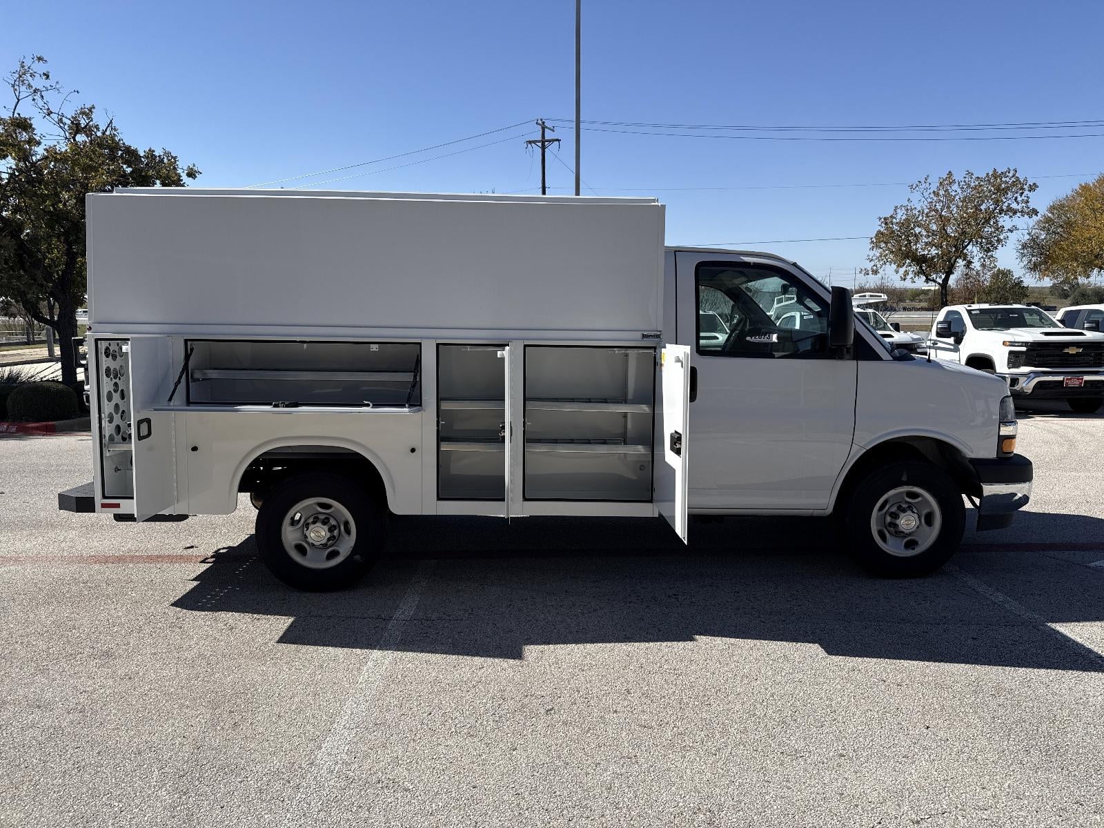 2025 Chevrolet Express Cutaway 3500 1WT