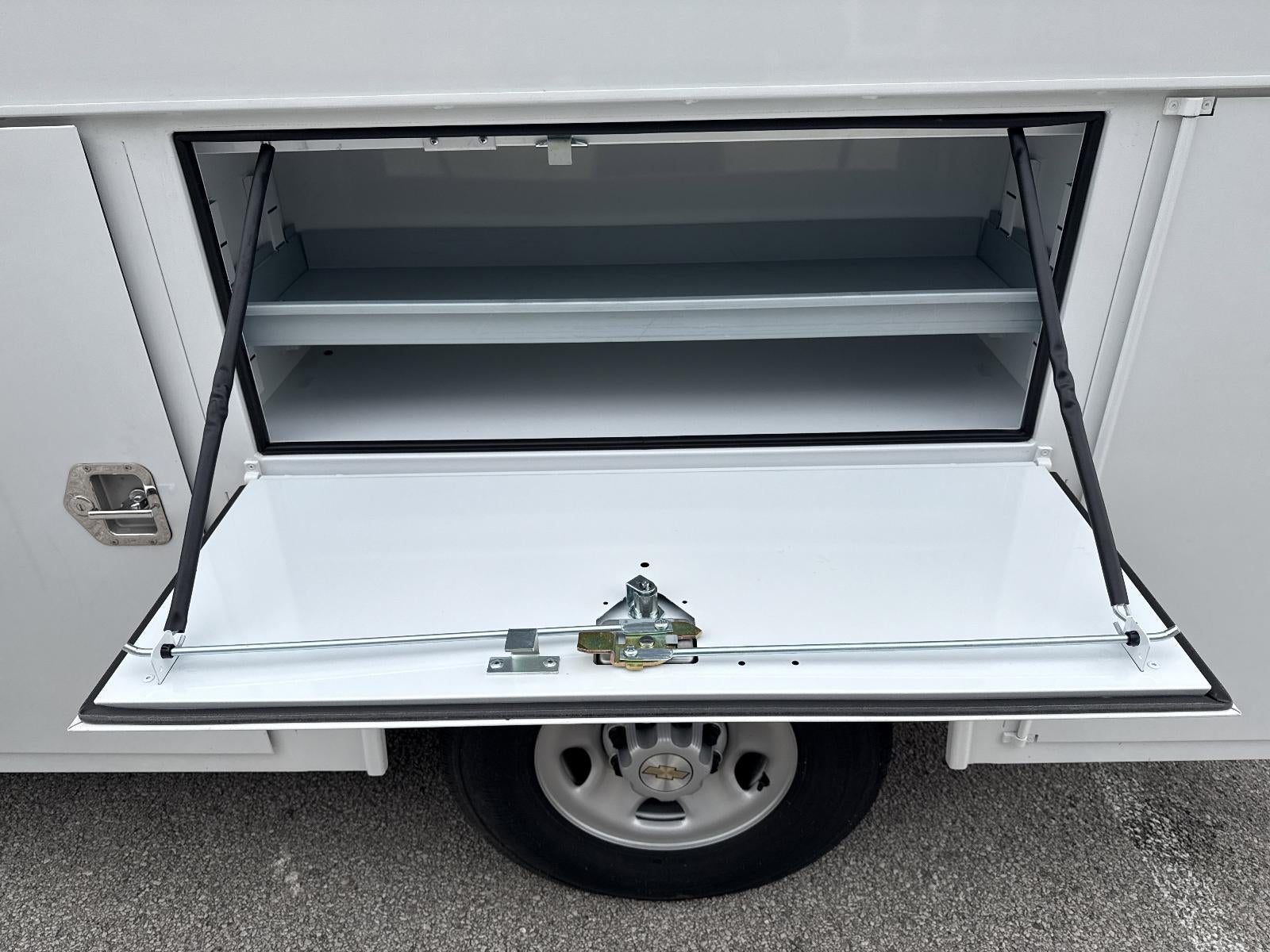 2025 Chevrolet Express Cutaway 3500 1WT