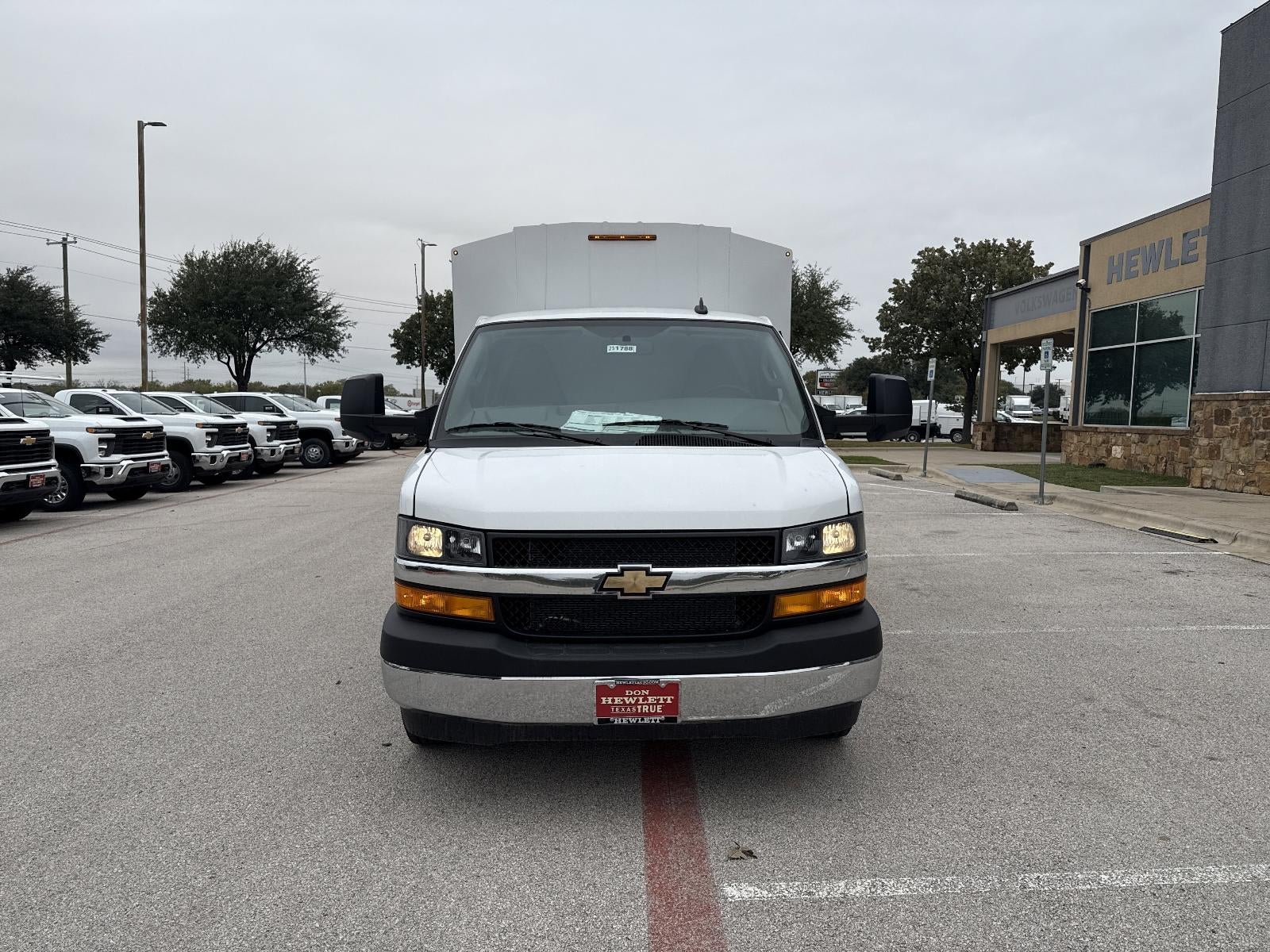 2025 Chevrolet Express Cutaway 3500 1WT