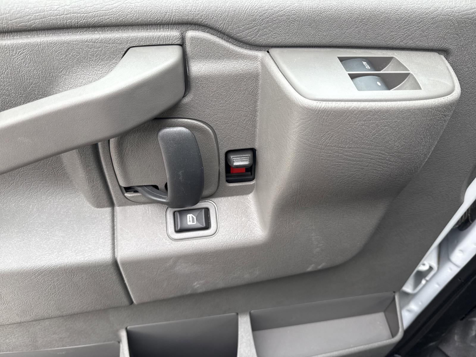 2025 Chevrolet Express Cutaway 3500 1WT