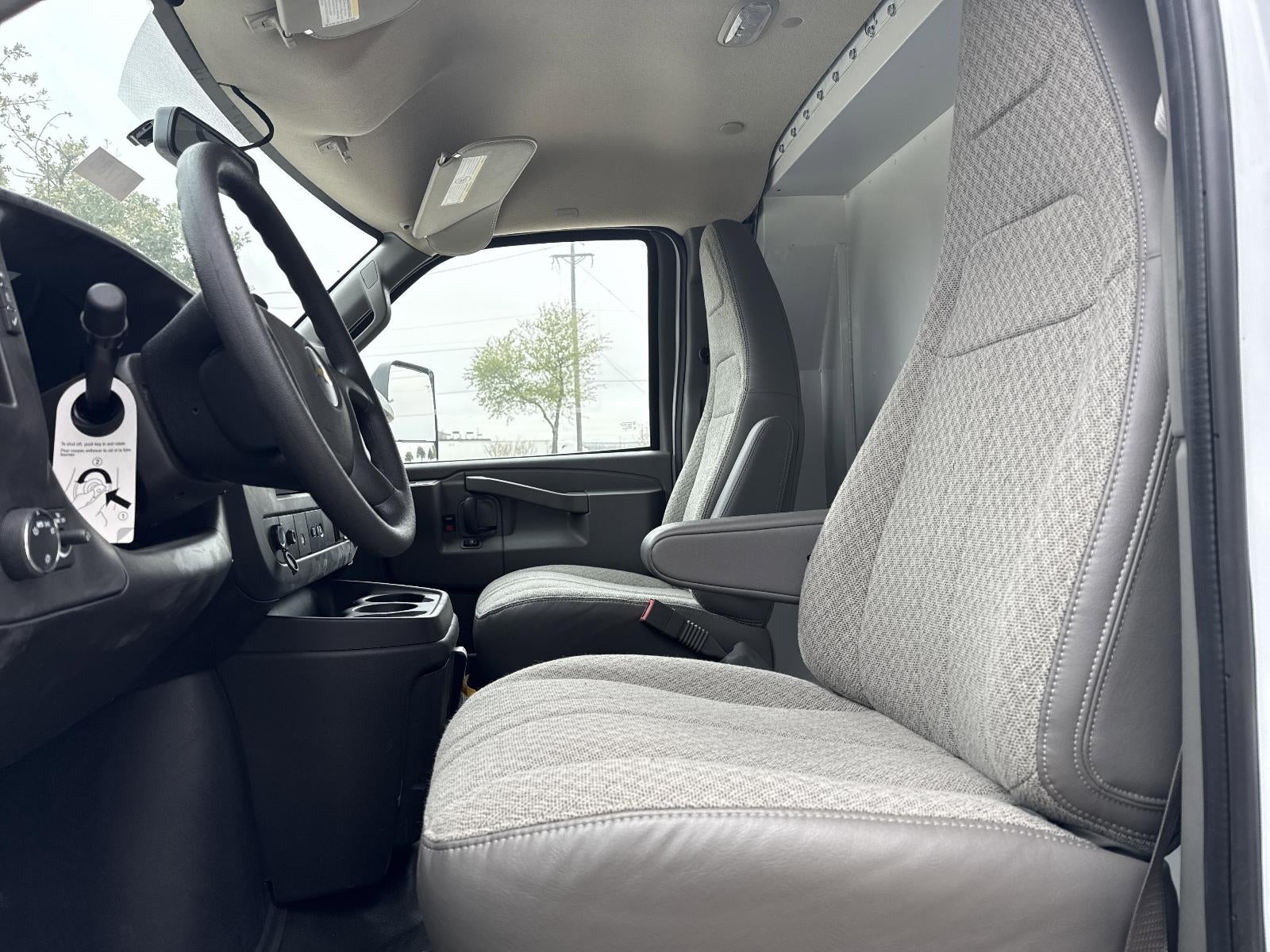 2025 Chevrolet Express Cutaway 3500 1WT