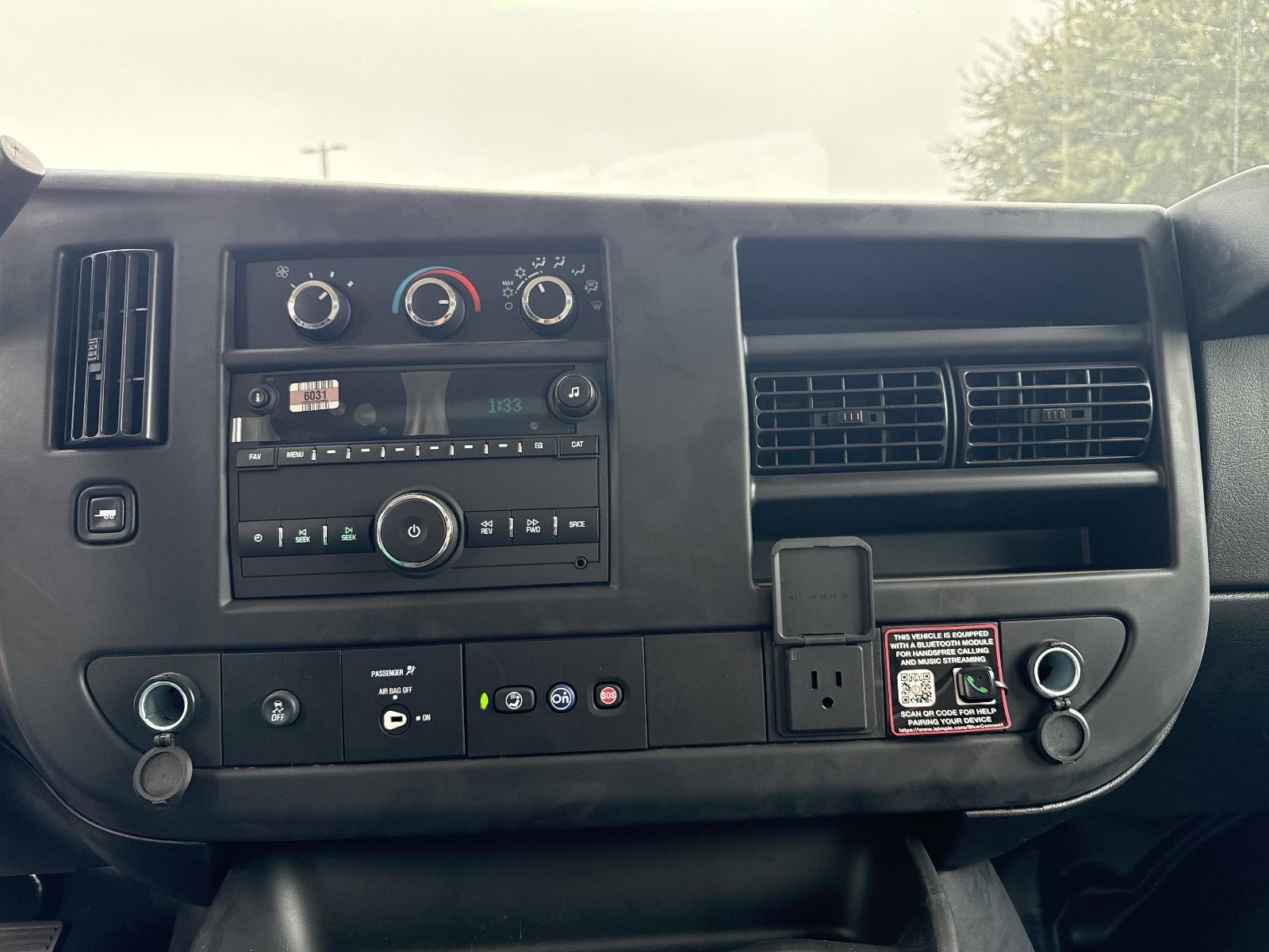 2025 Chevrolet Express Cutaway 3500 1WT