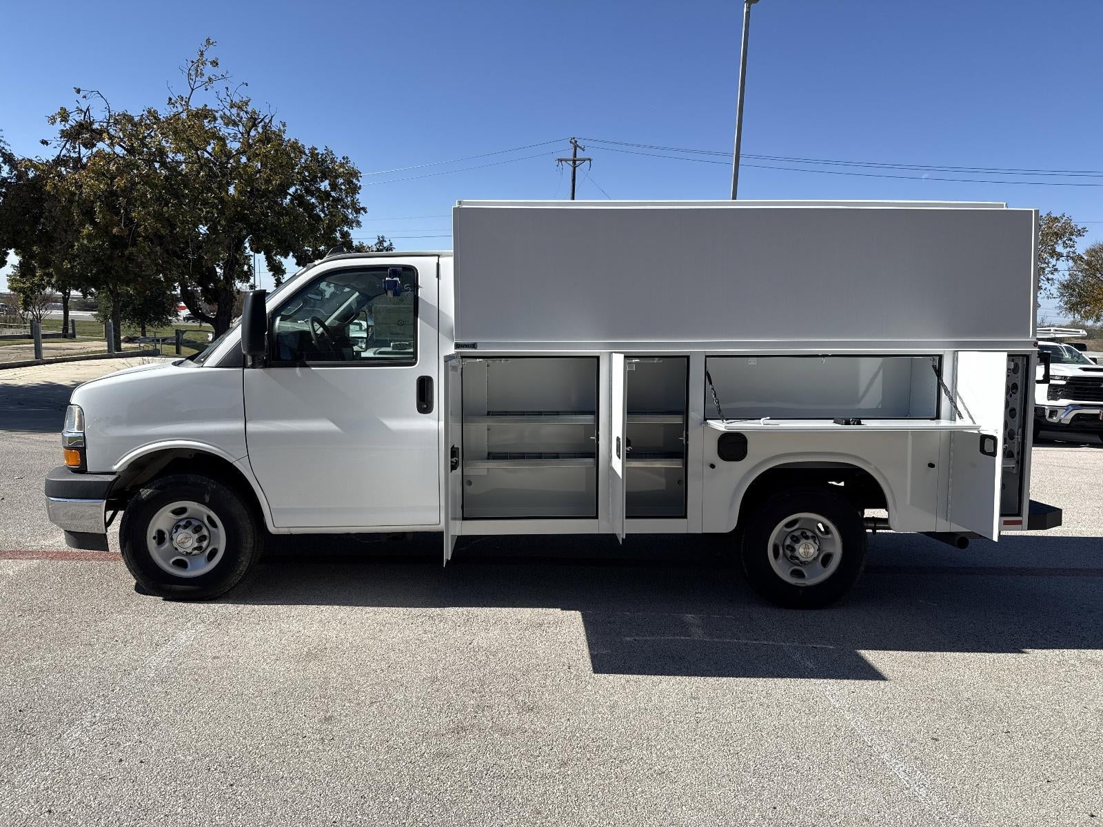 2025 Chevrolet Express Cutaway 3500 1WT