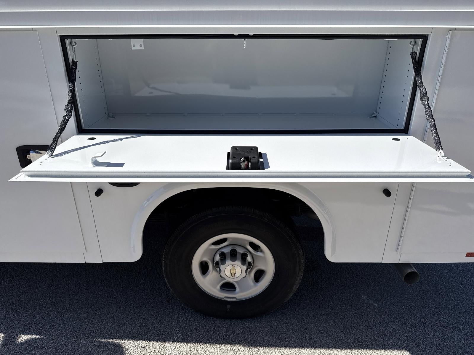 2025 Chevrolet Express Cutaway 3500 1WT