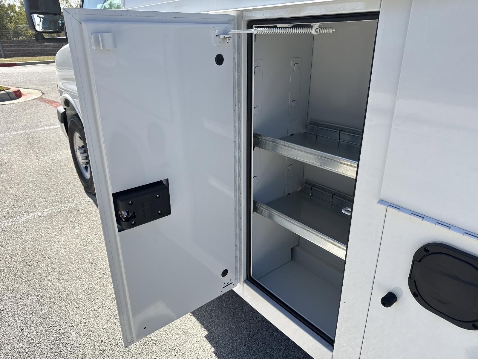 2025 Chevrolet Express Cutaway 3500 1WT