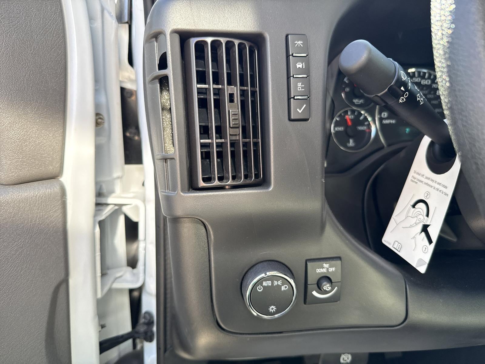 2025 Chevrolet Express Cutaway 3500 1WT