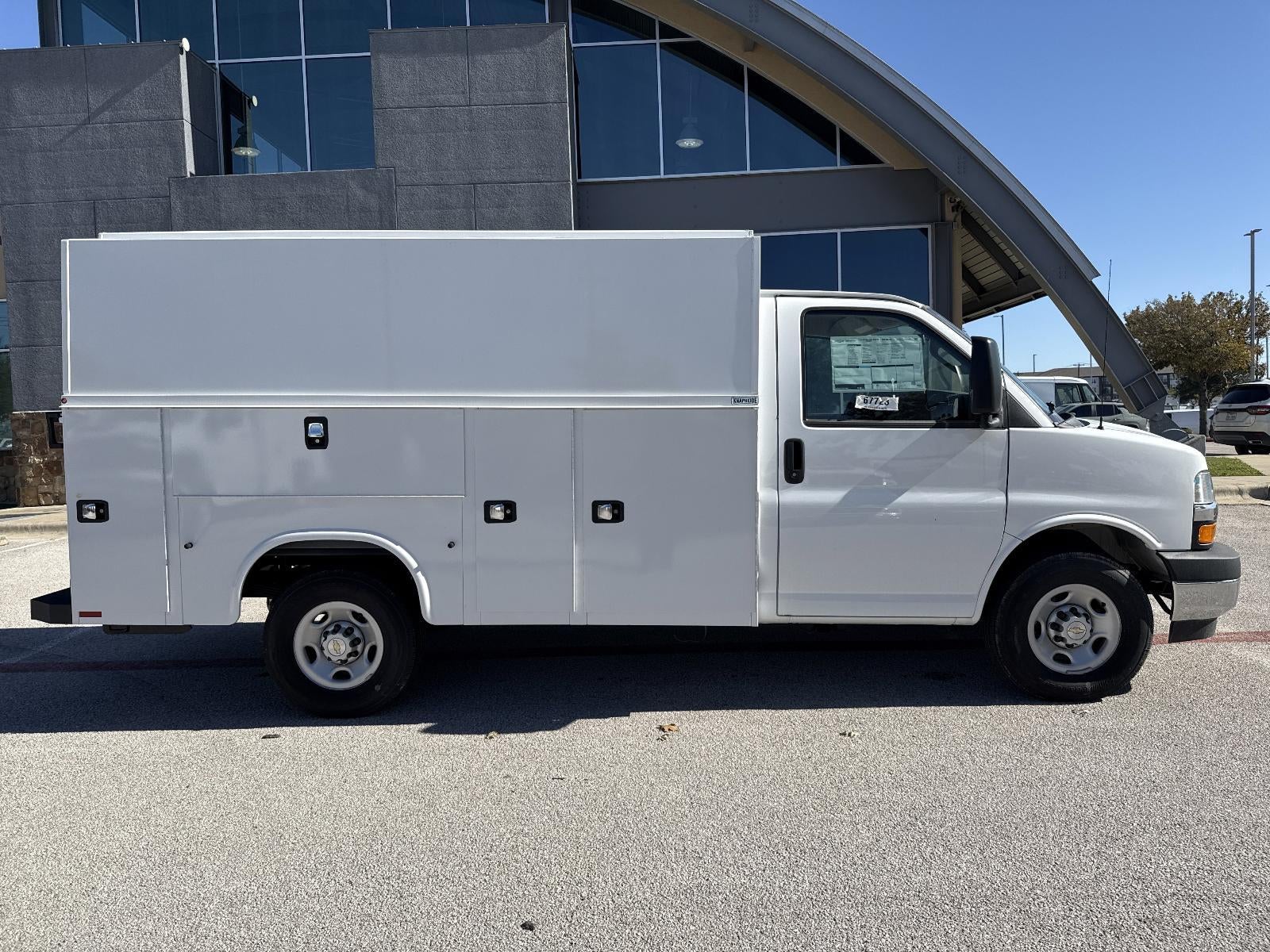 2025 Chevrolet Express Cutaway 3500 1WT