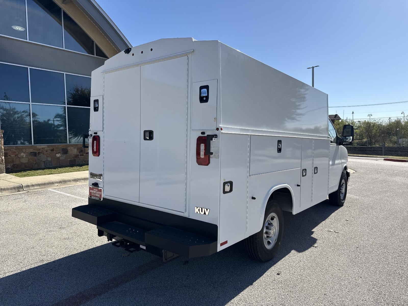 2025 Chevrolet Express Cutaway 3500 1WT