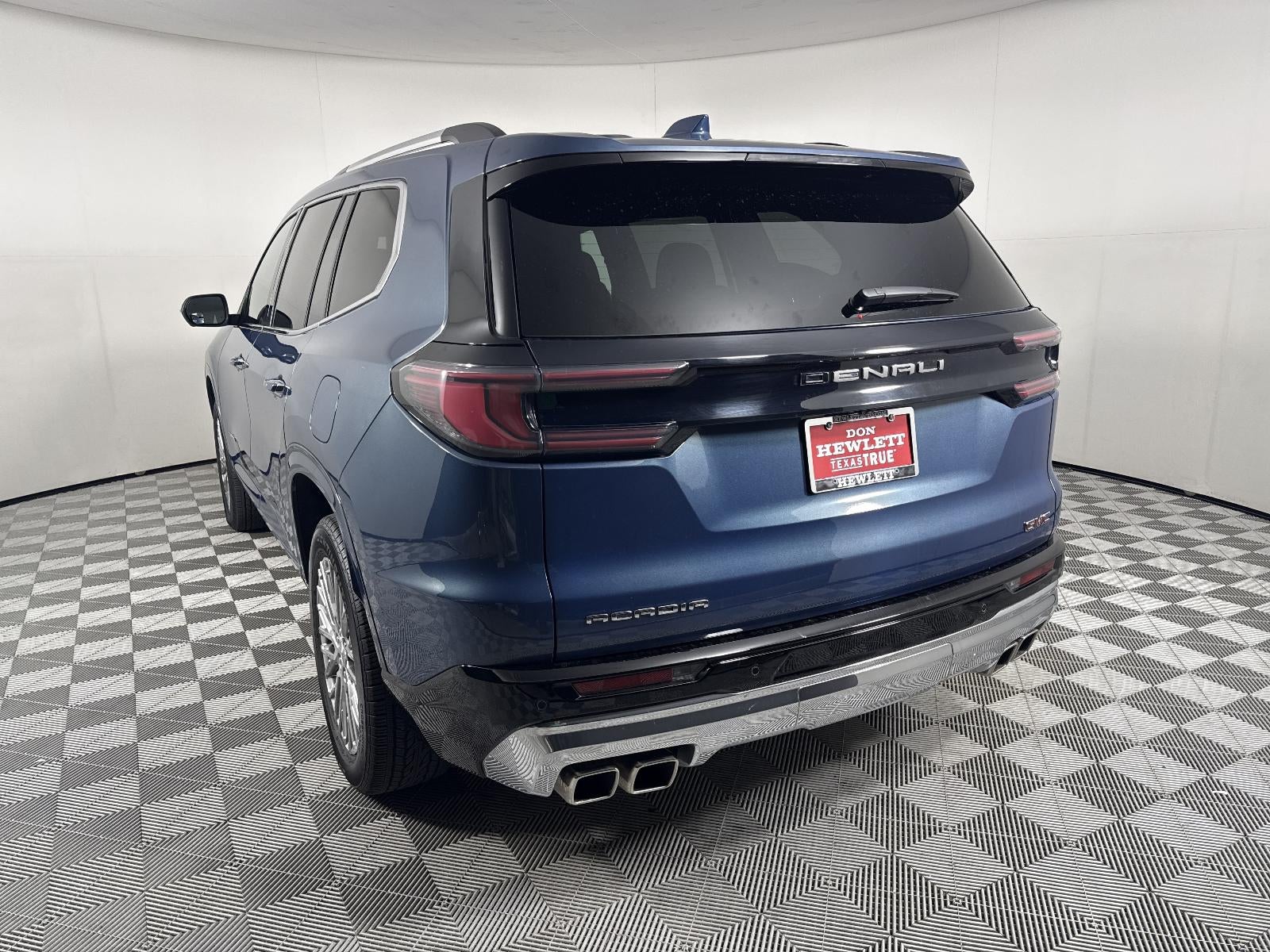 2025 GMC Acadia Denali