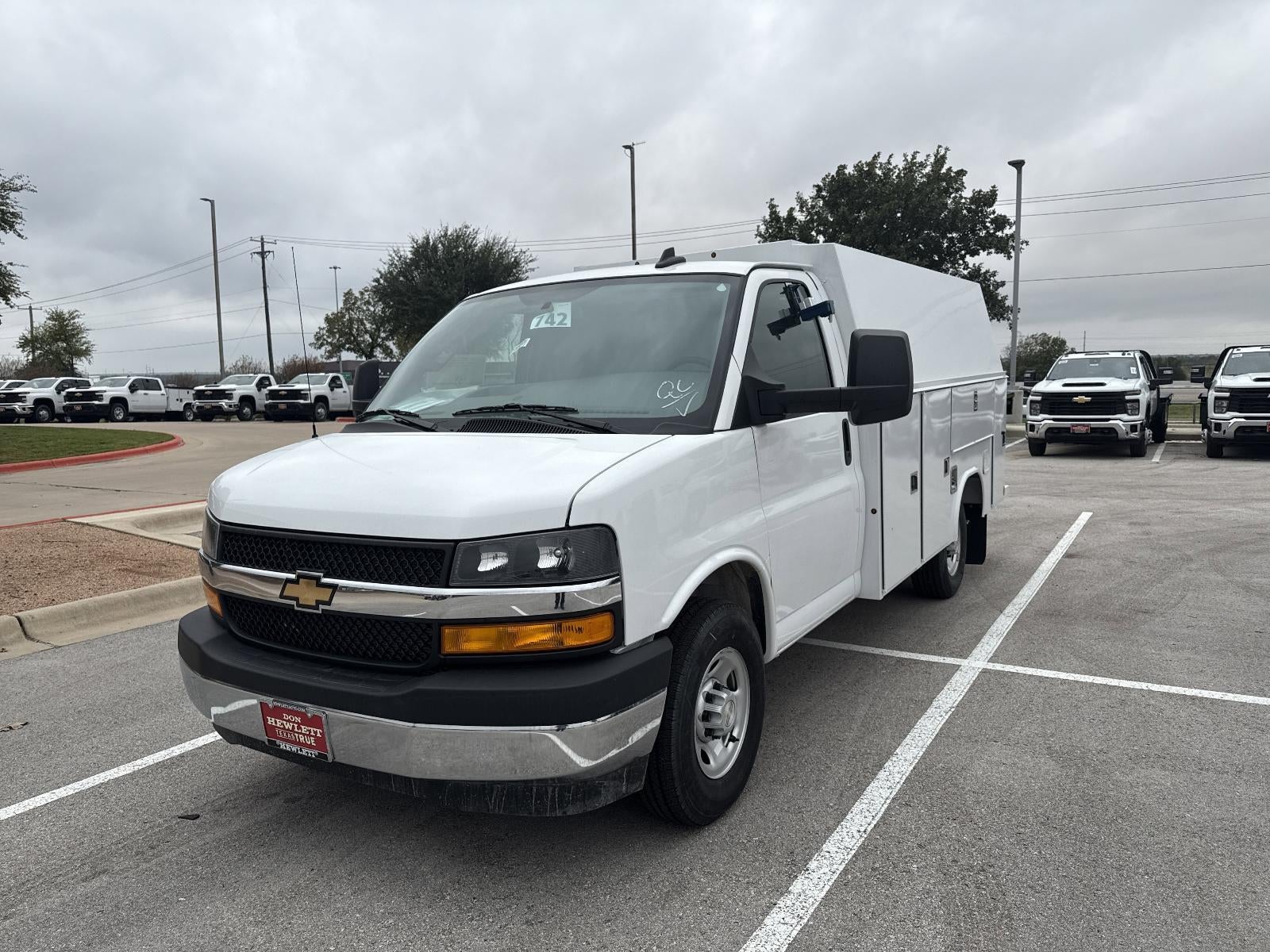 2025 Chevrolet Express Cutaway 3500 1WT