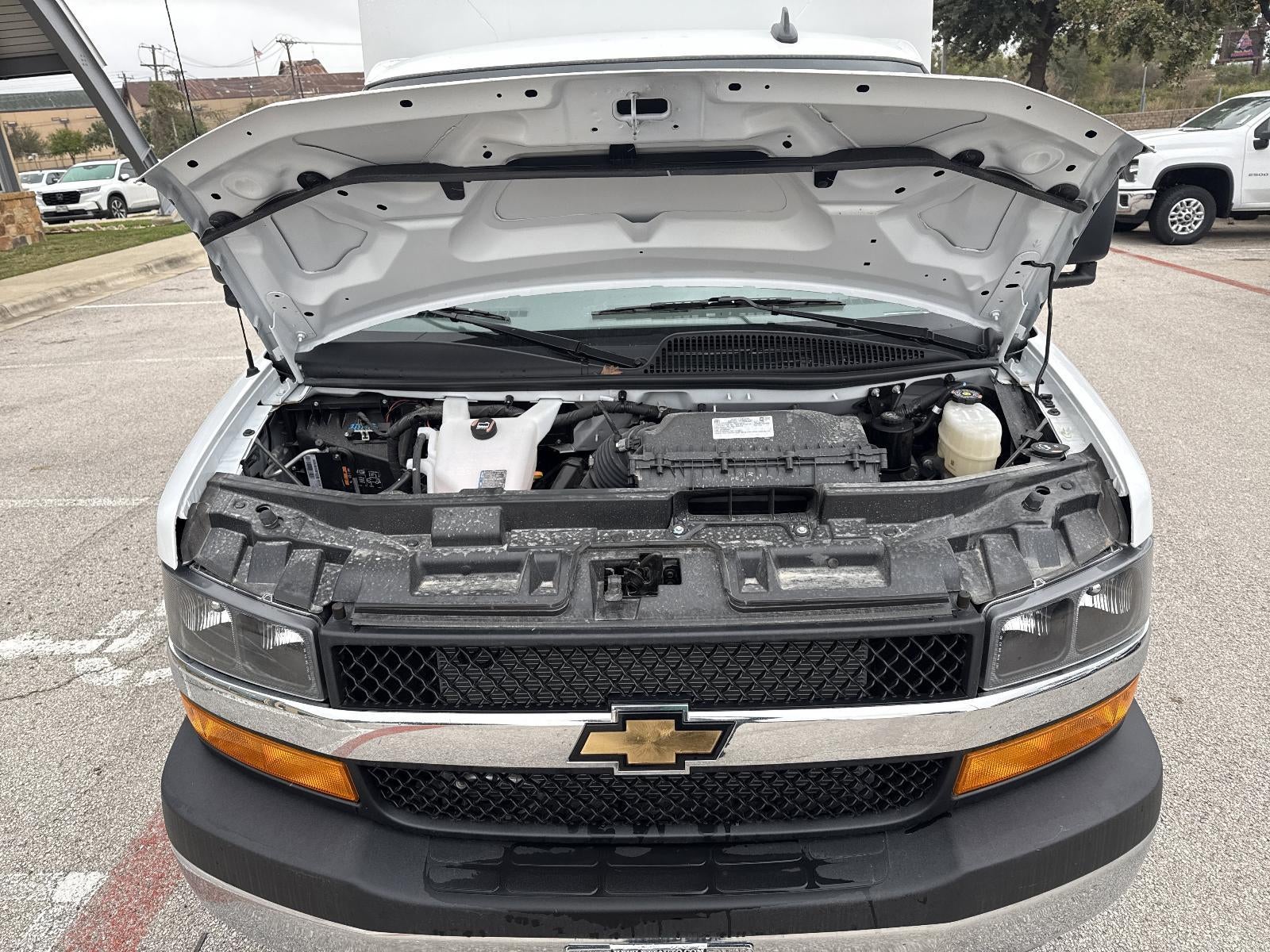 2025 Chevrolet Express Cutaway 3500 1WT