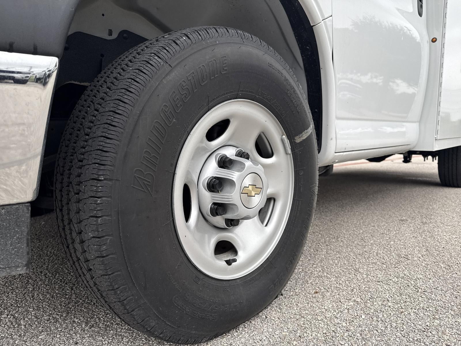 2025 Chevrolet Express Cutaway 3500 1WT