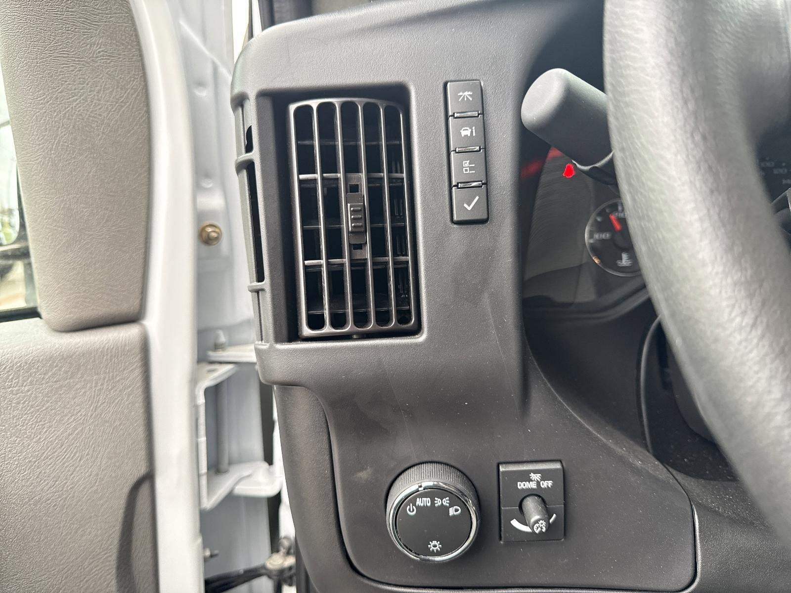 2025 Chevrolet Express Cutaway 3500 1WT