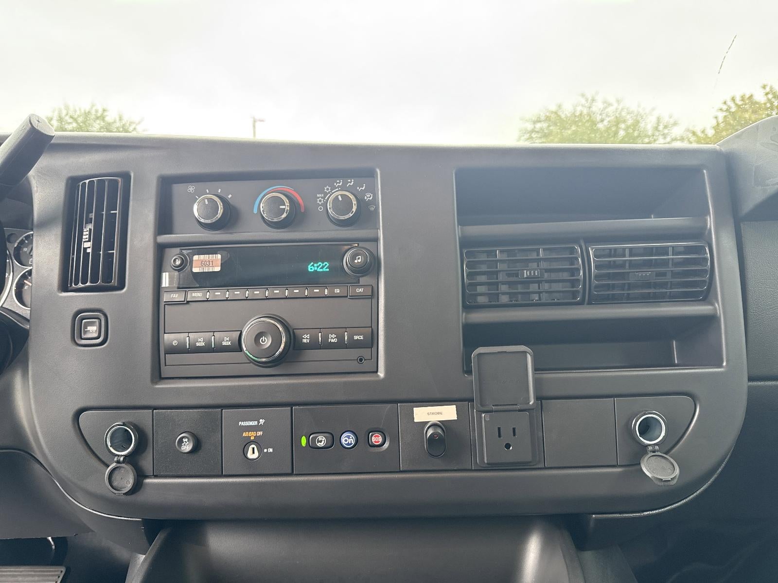 2025 Chevrolet Express Cutaway 3500 1WT