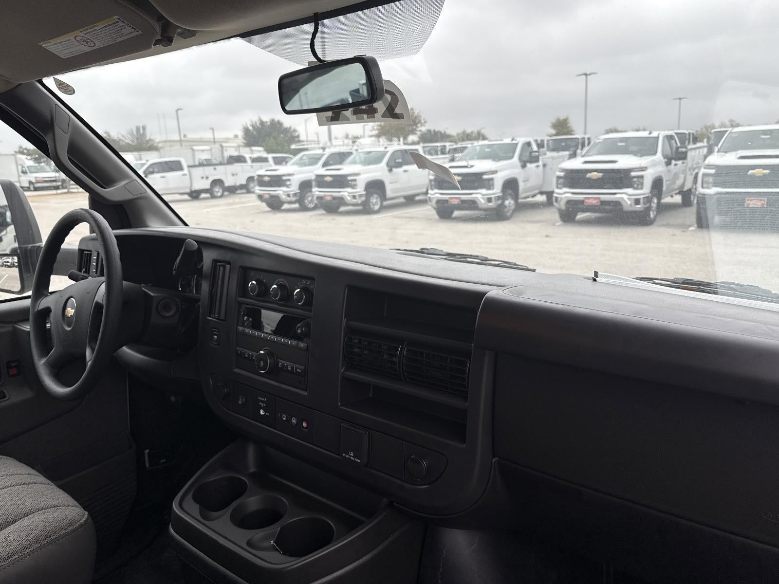 2025 Chevrolet Express Cutaway 3500 1WT