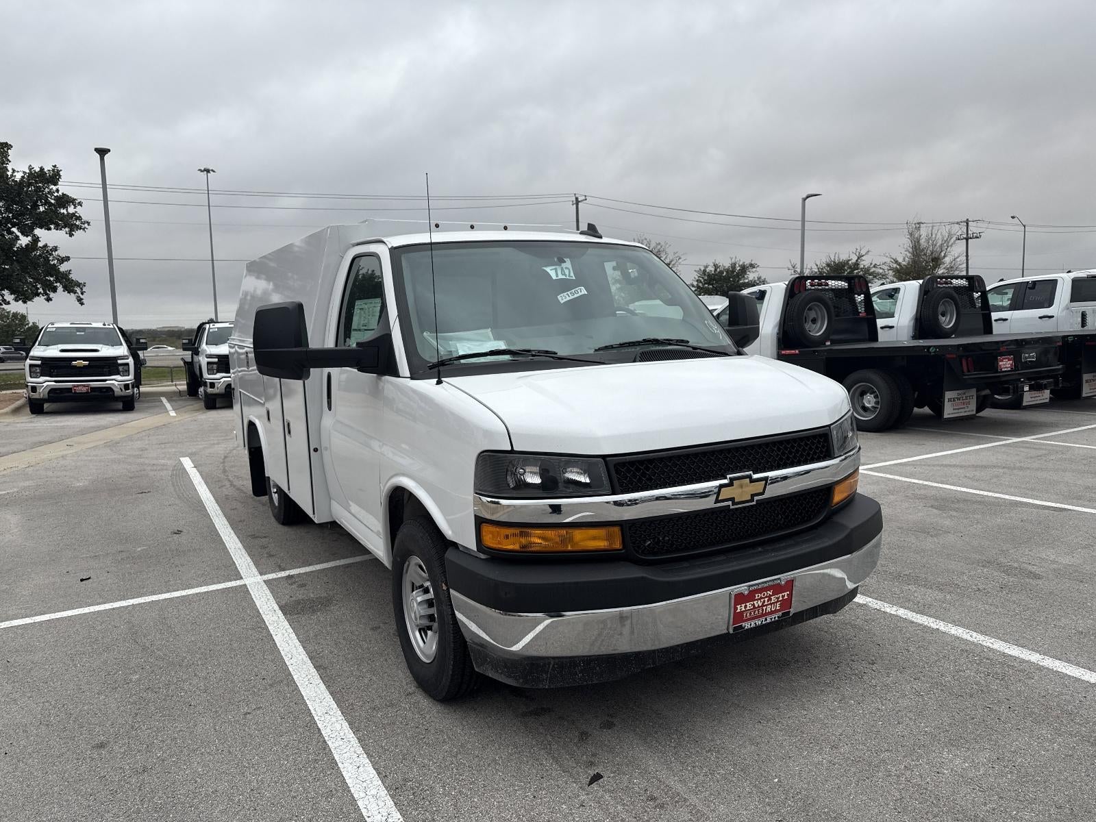 2025 Chevrolet Express Cutaway 3500 1WT