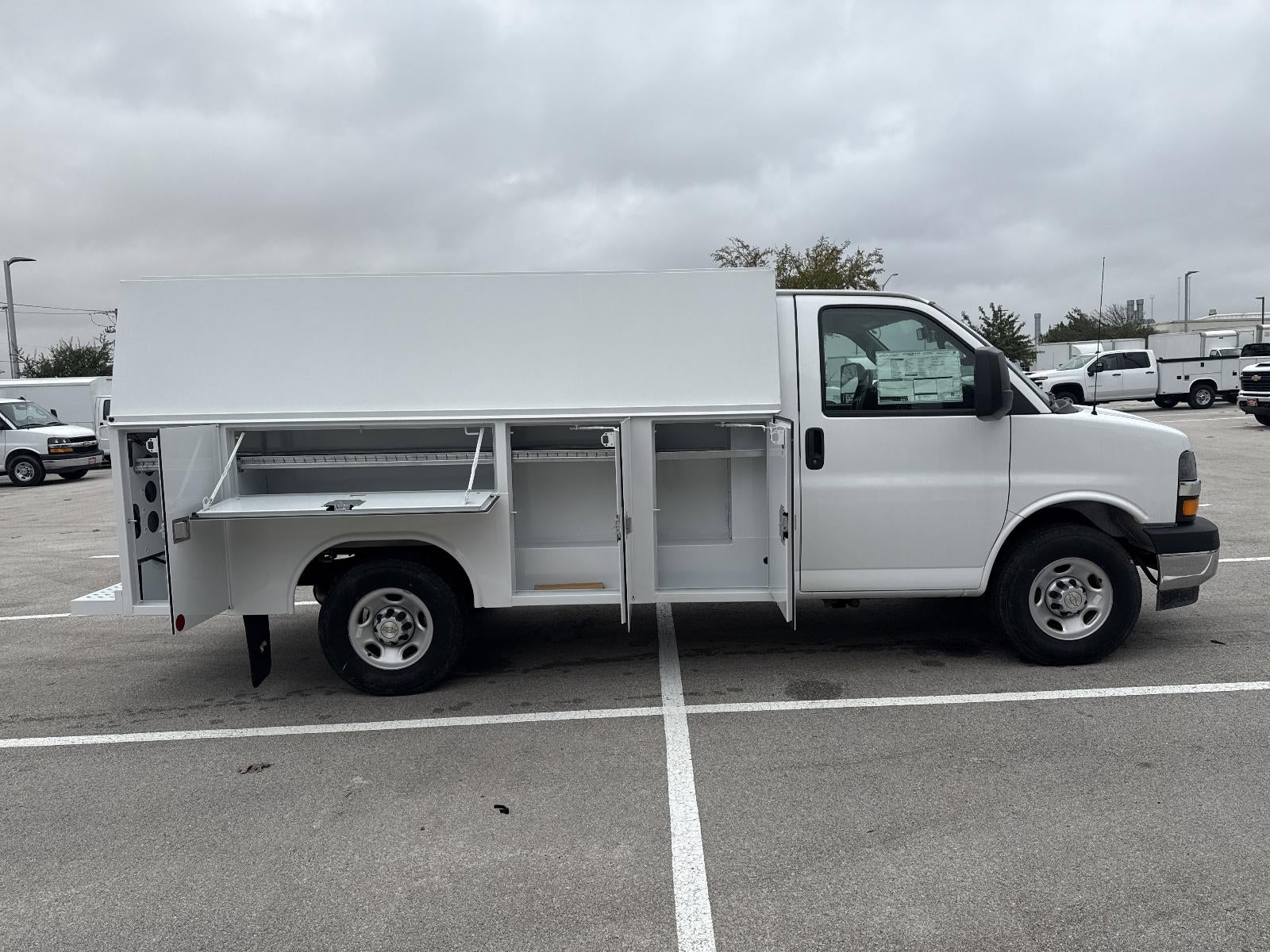 2025 Chevrolet Express Cutaway 3500 1WT