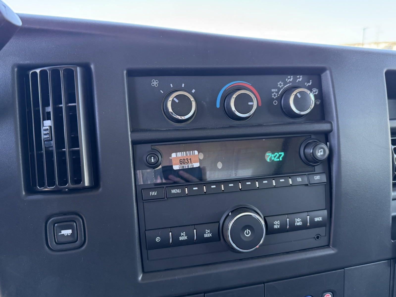 2024 Chevrolet Express Cutaway 3500 1WT