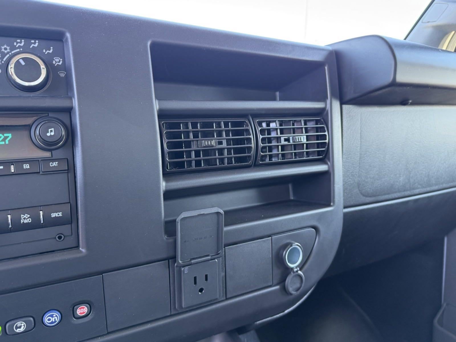 2024 Chevrolet Express Cutaway 3500 1WT