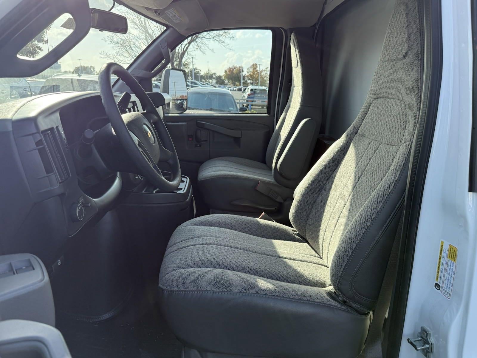 2024 Chevrolet Express Cutaway 3500 1WT