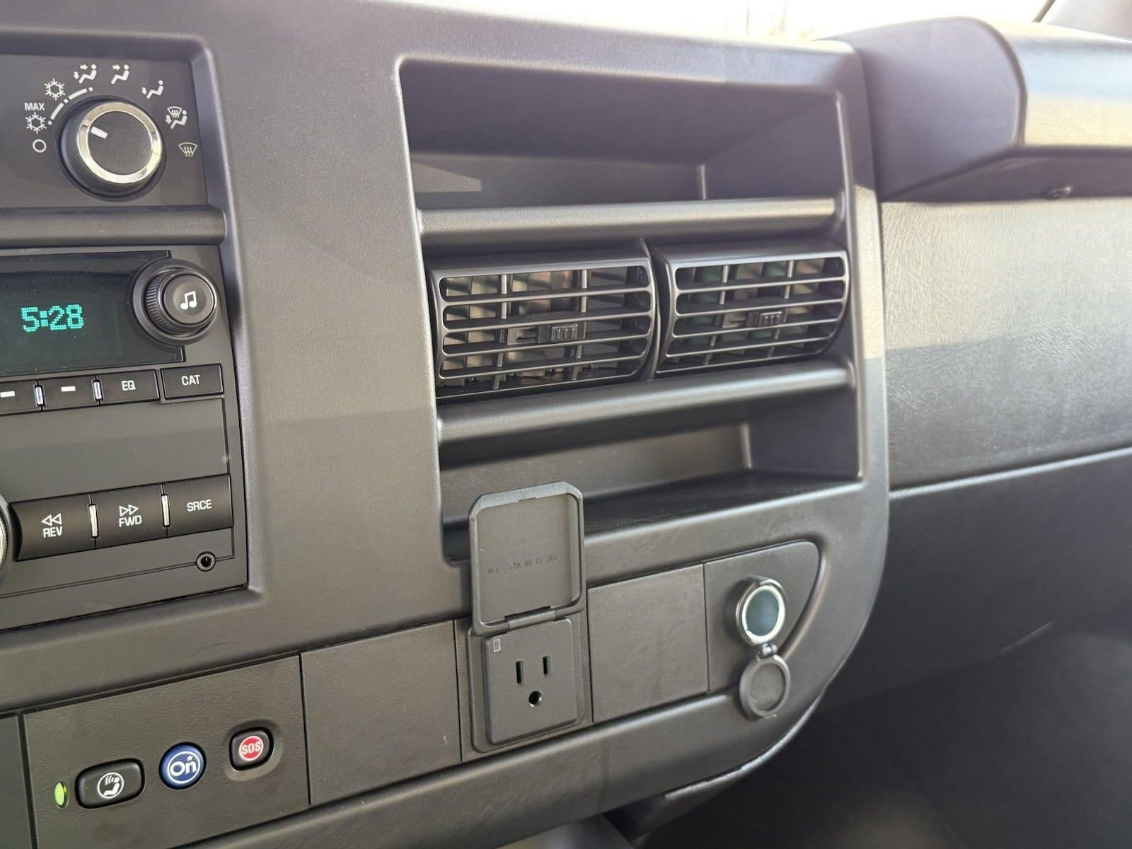 2024 Chevrolet Express Cutaway 3500 1WT