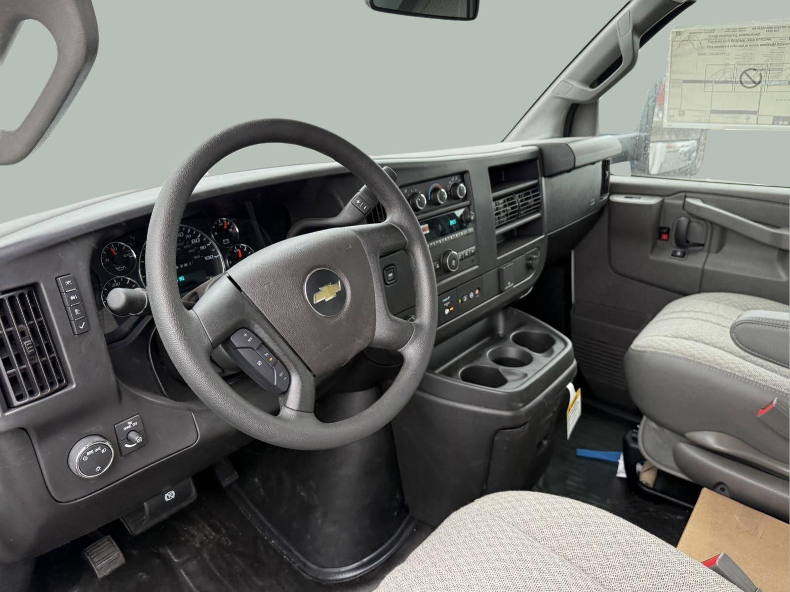 2024 Chevrolet Express Cutaway 3500 1WT
