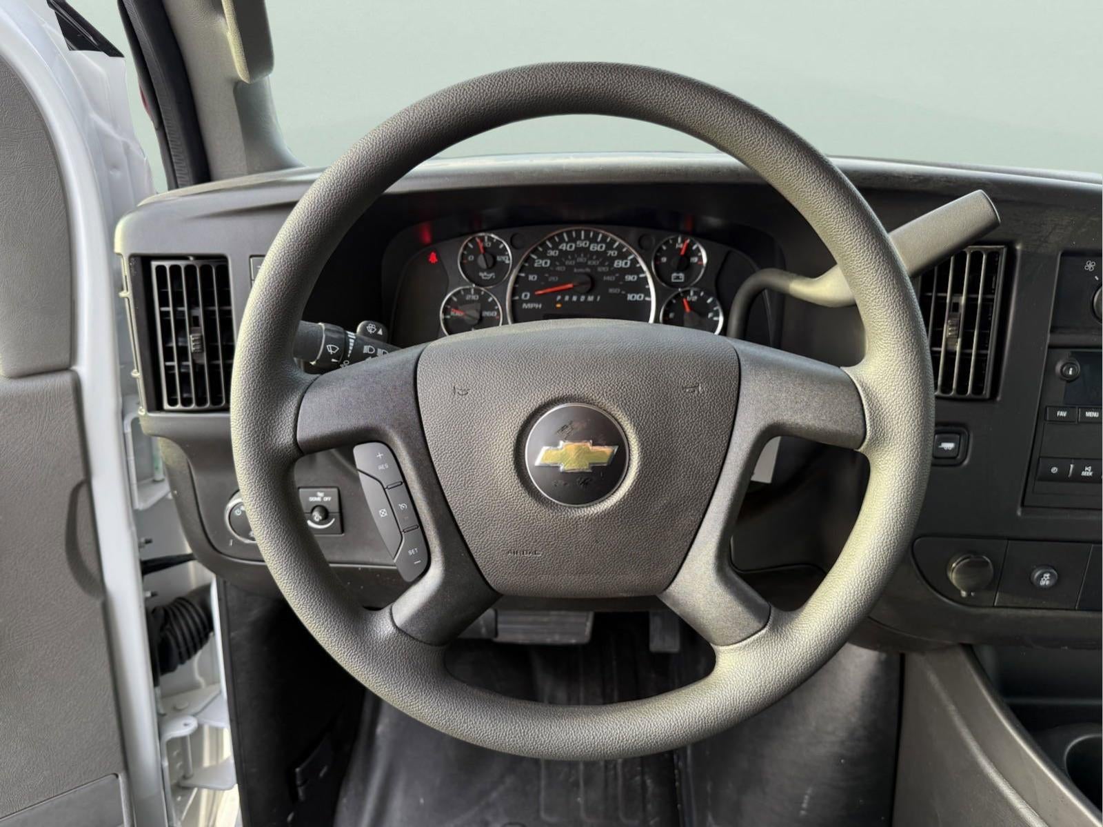 2024 Chevrolet Express Cutaway 3500 1WT