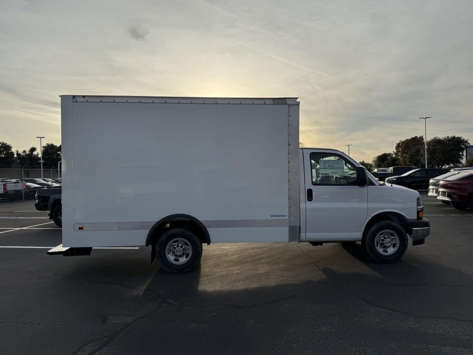 2024 Chevrolet Express Cutaway 3500 1WT