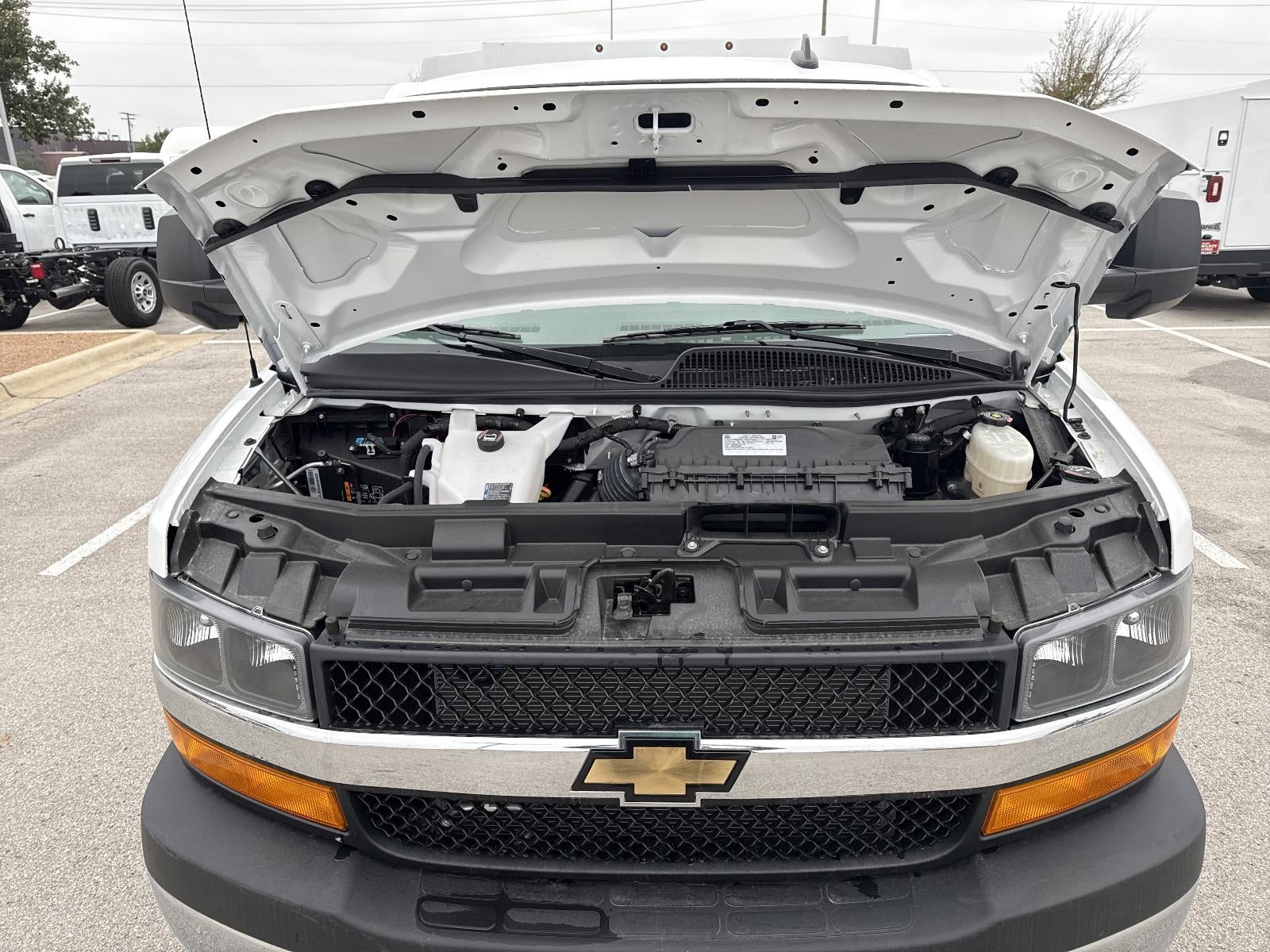 2025 Chevrolet Express Cutaway 3500 1WT