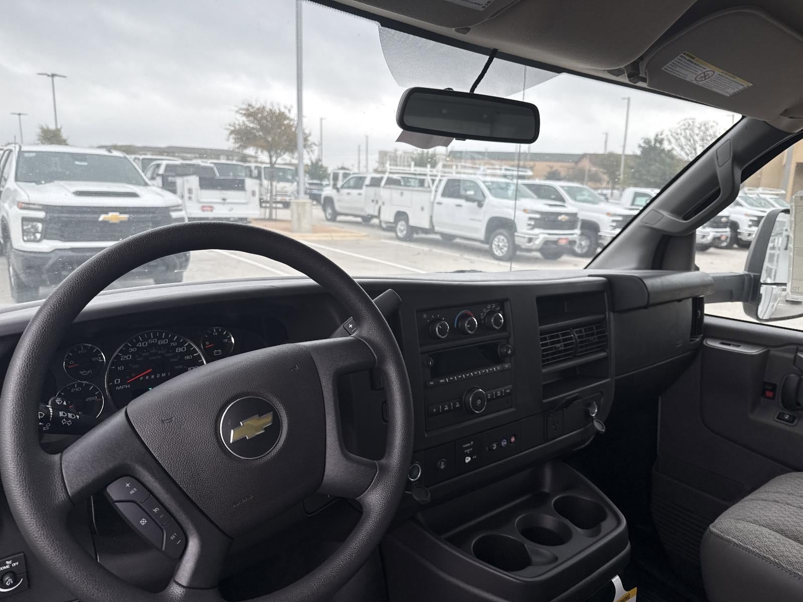 2025 Chevrolet Express Cutaway 3500 1WT