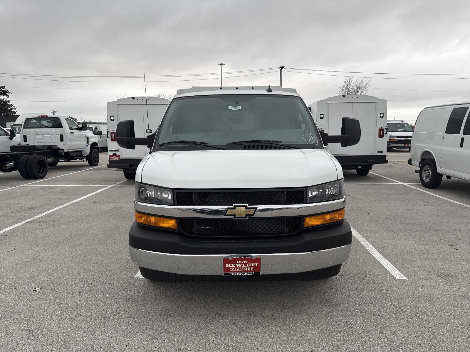 2025 Chevrolet Express Cutaway 3500 1WT