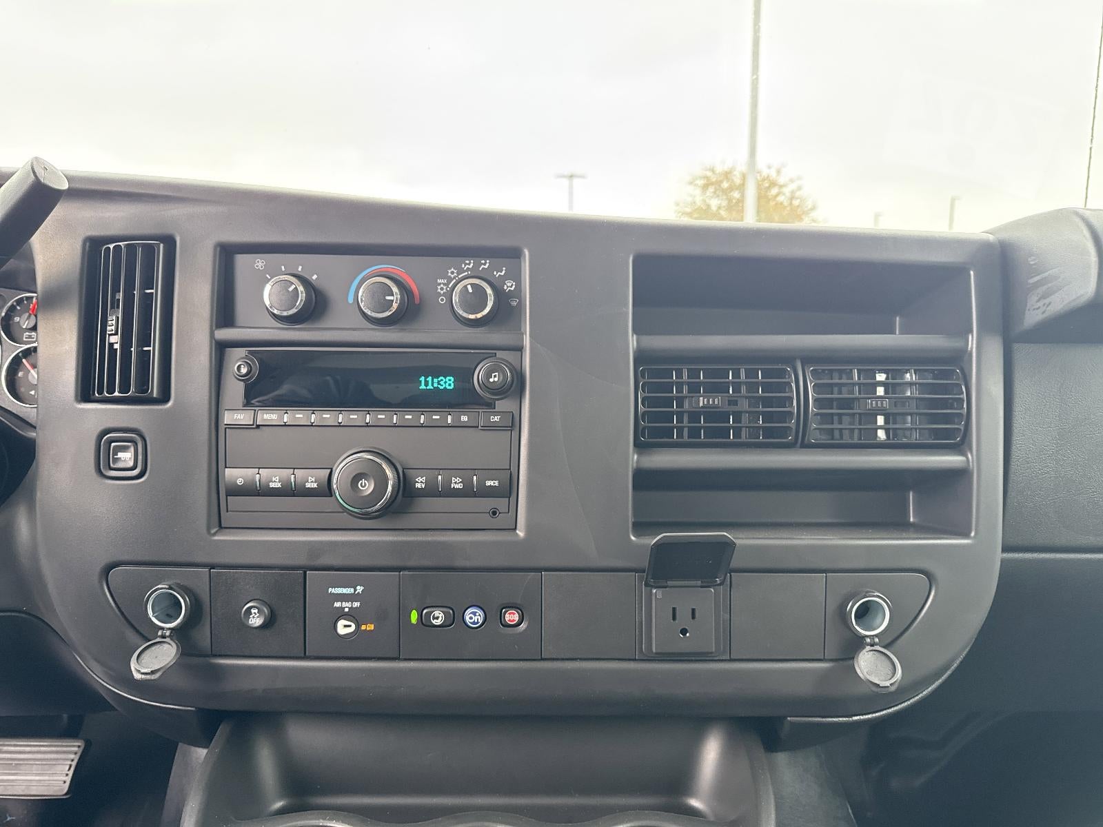 2025 Chevrolet Express Cutaway 3500 1WT