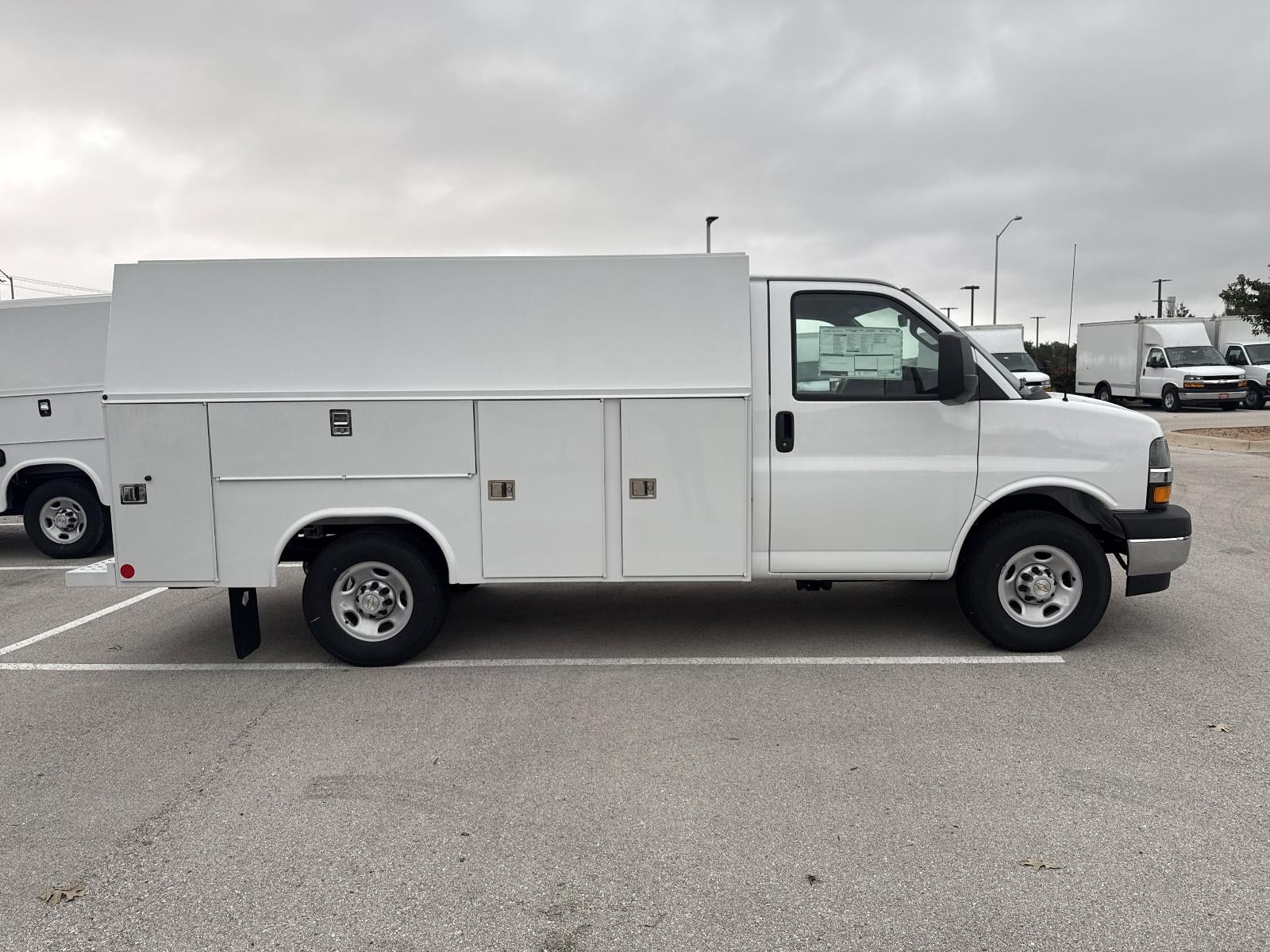 2025 Chevrolet Express Cutaway 3500 1WT