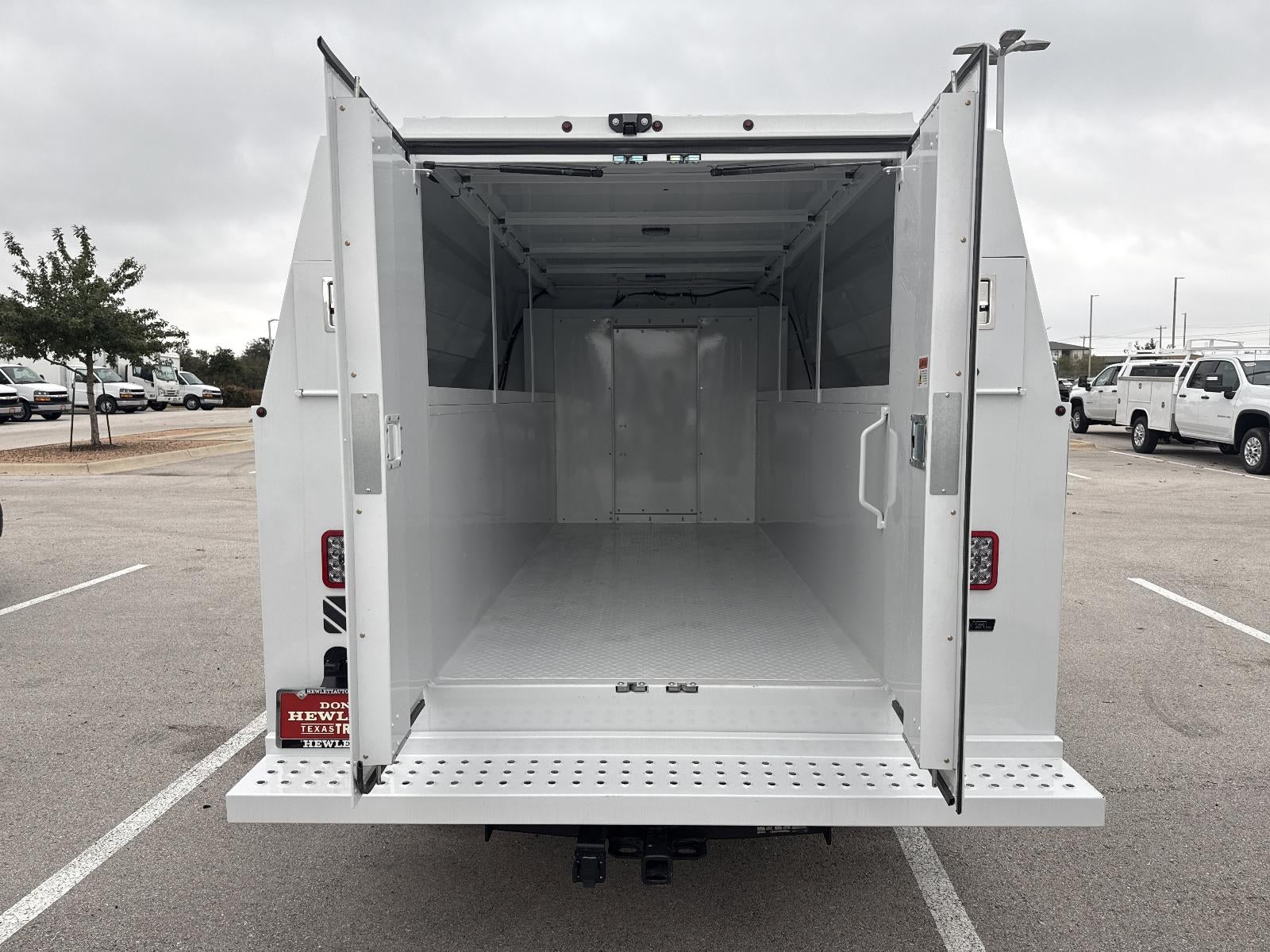 2025 Chevrolet Express Cutaway 3500 1WT