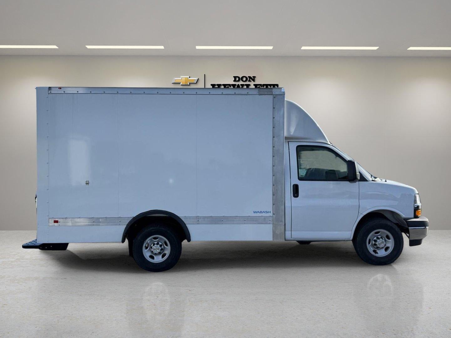 2024 Chevrolet Express Cutaway 3500 1WT