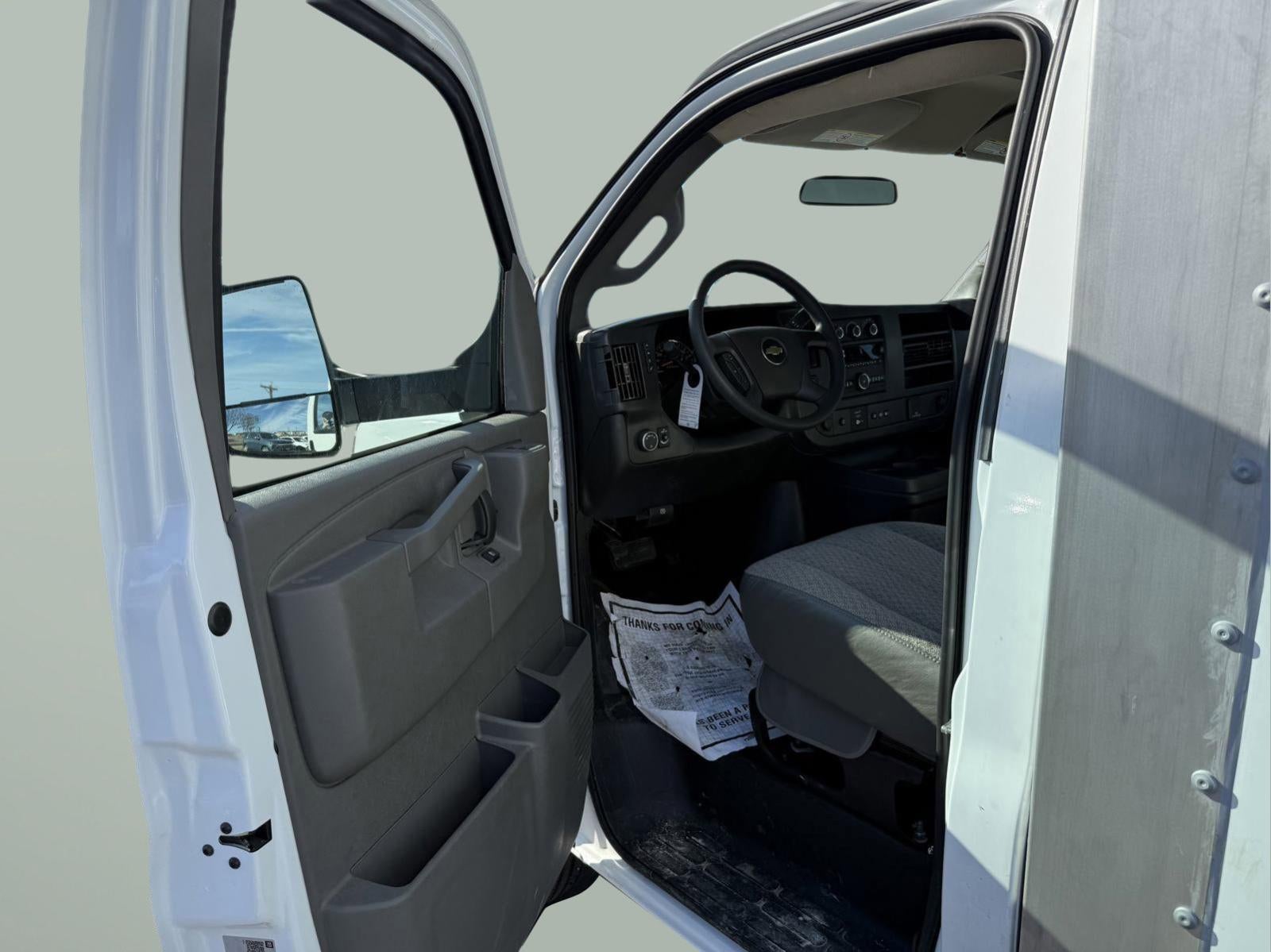2024 Chevrolet Express Cutaway 3500 1WT