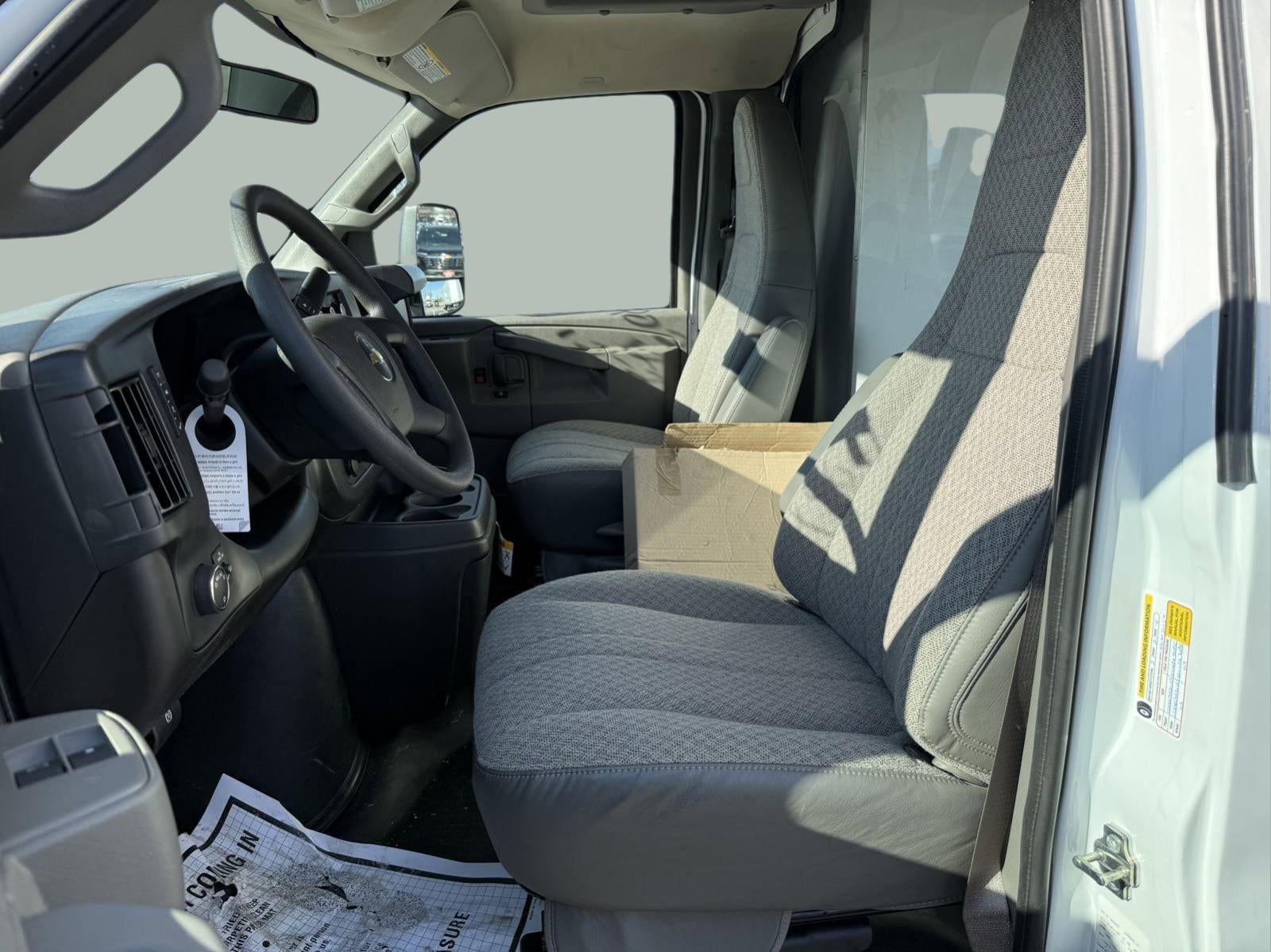 2024 Chevrolet Express Cutaway 3500 1WT