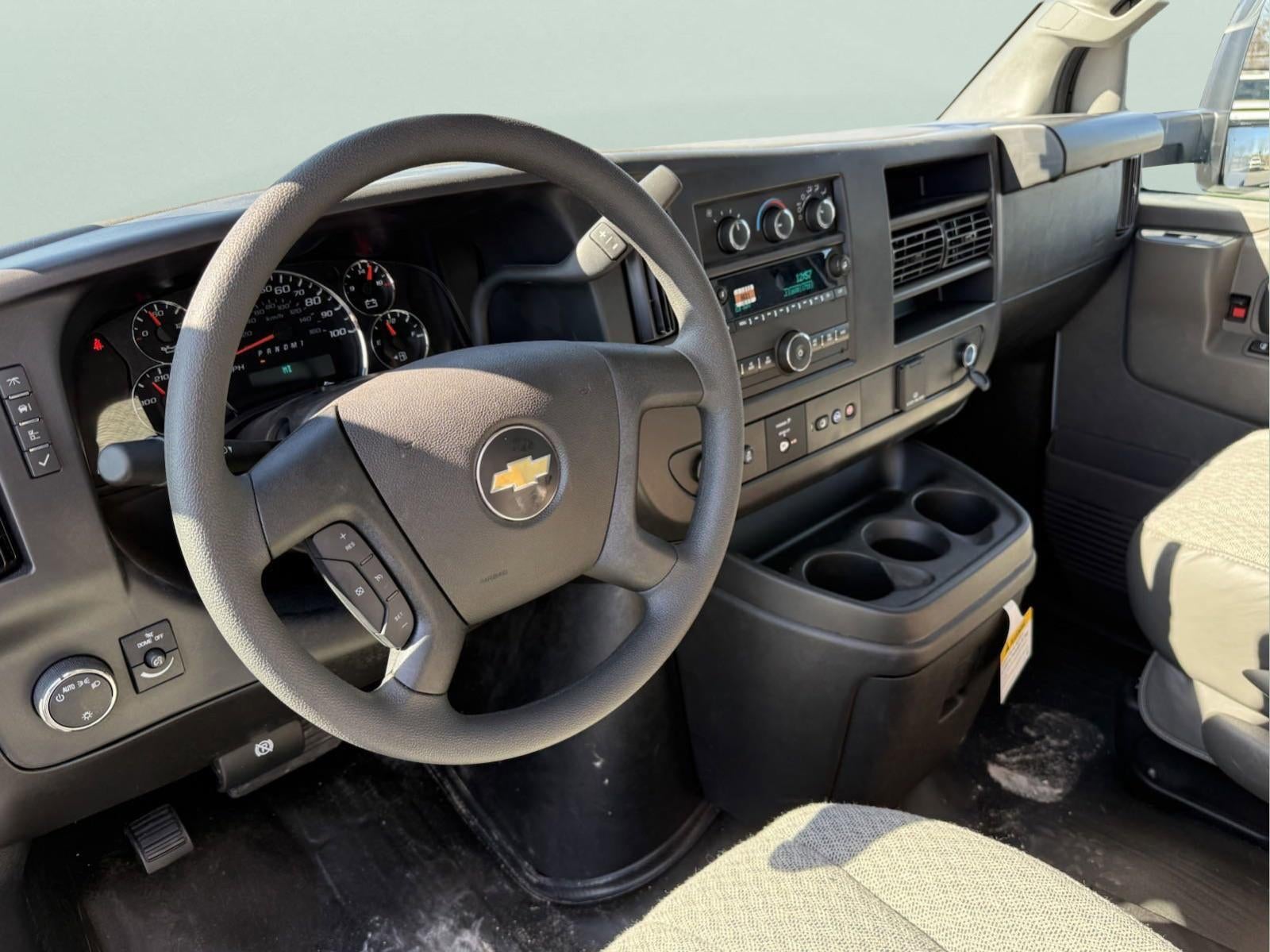 2024 Chevrolet Express Cutaway 3500 1WT