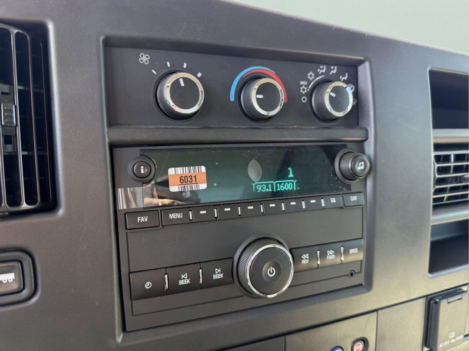 2024 Chevrolet Express Cutaway 3500 1WT