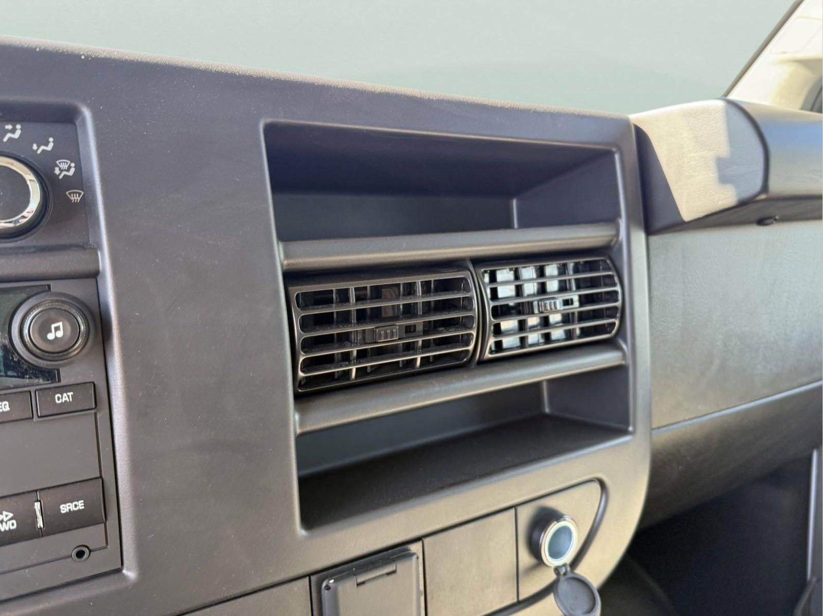 2024 Chevrolet Express Cutaway 3500 1WT