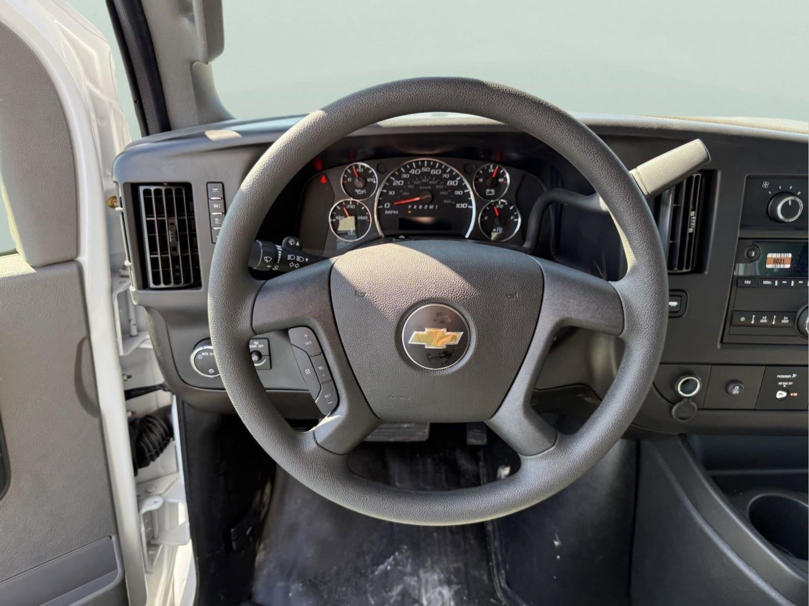 2024 Chevrolet Express Cutaway 3500 1WT