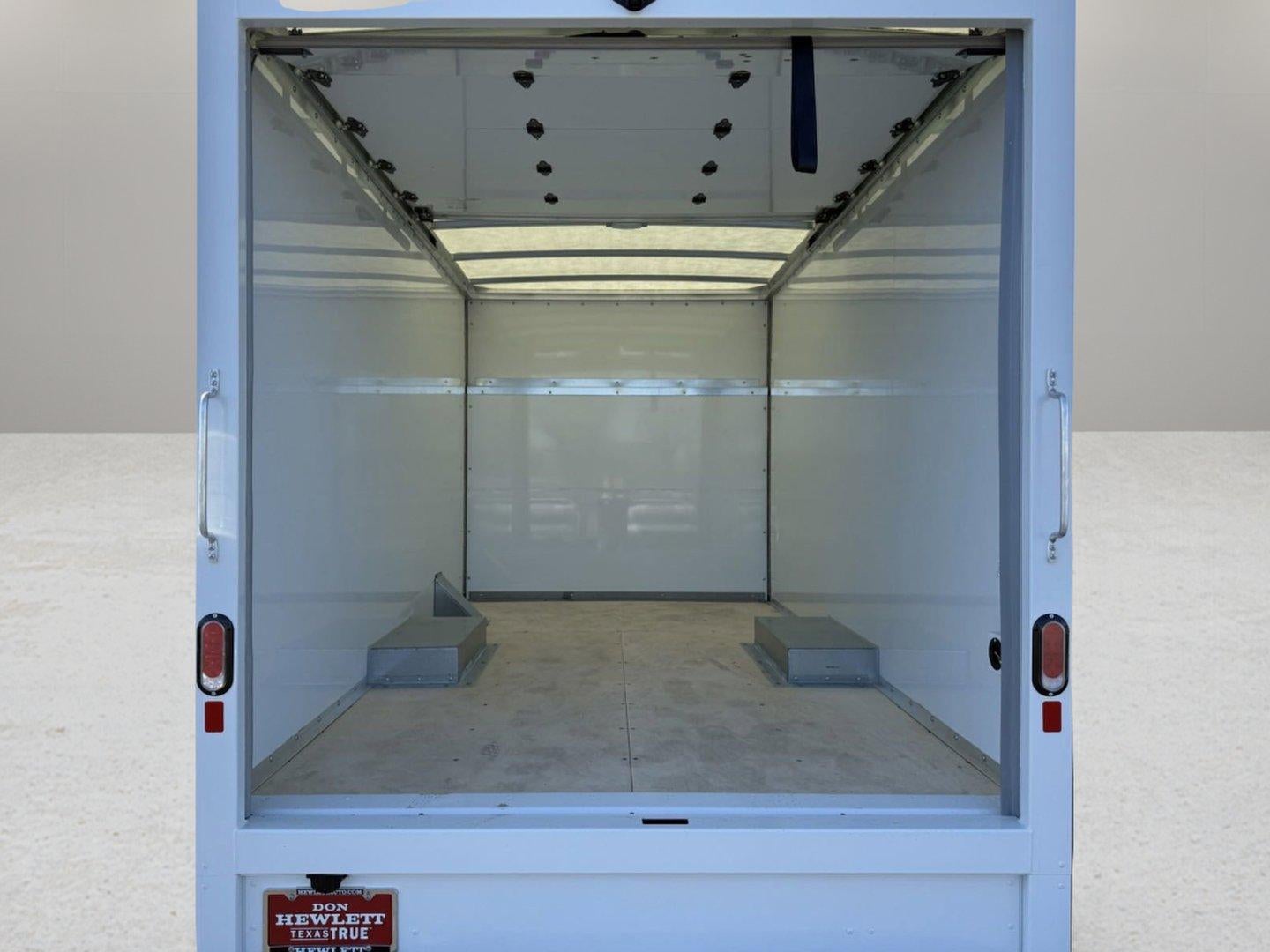 2024 Chevrolet Express Cutaway 3500 1WT