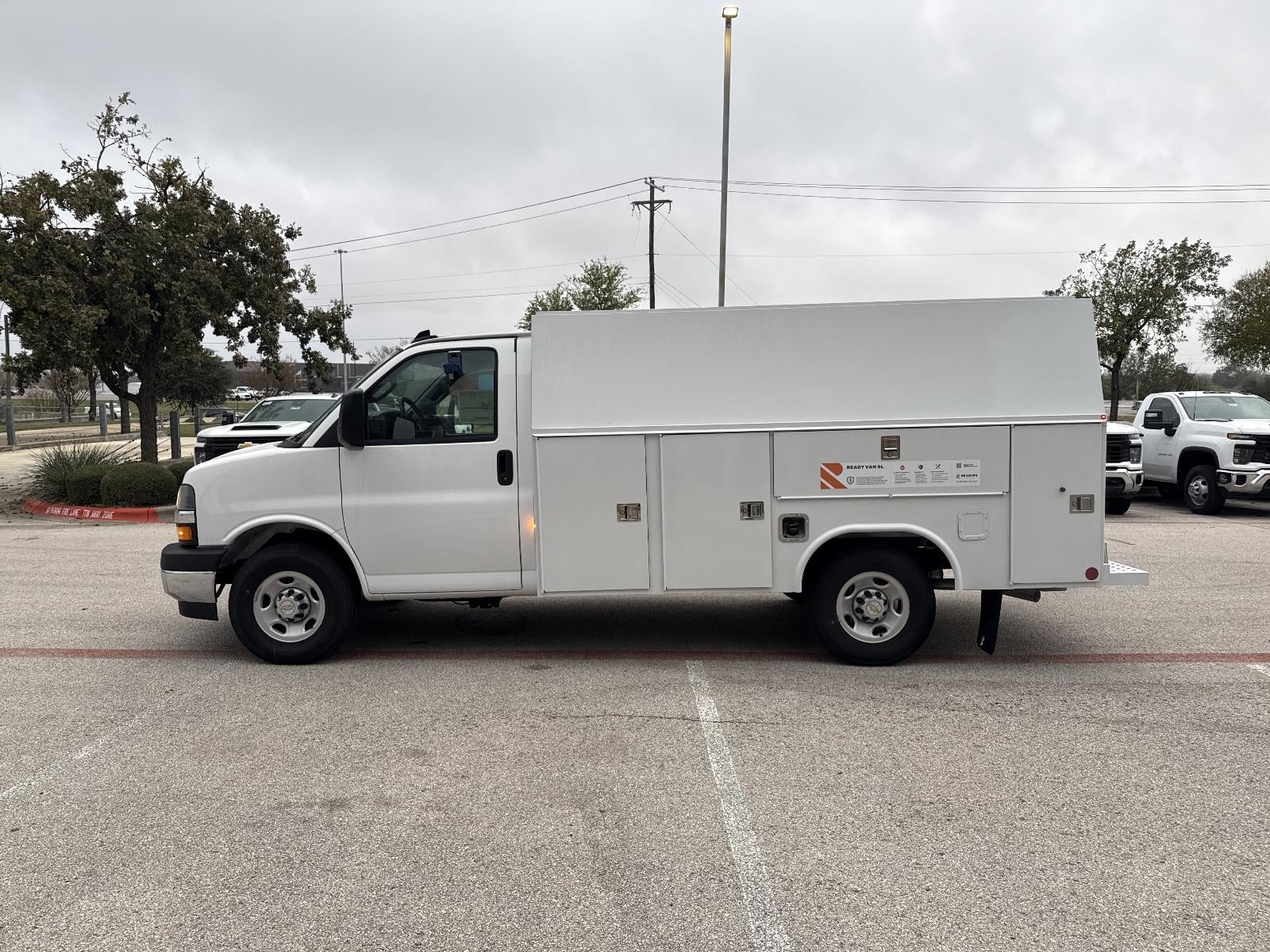 2025 Chevrolet Express Cutaway 3500 1WT