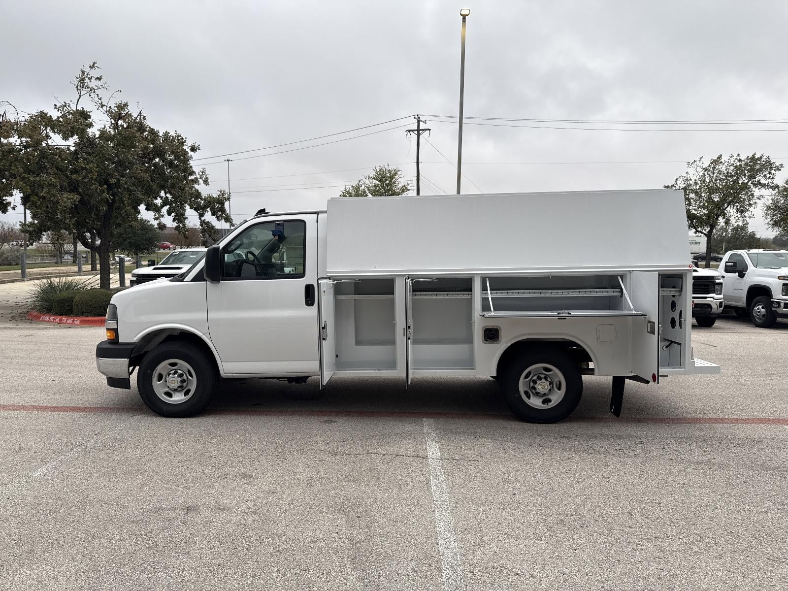 2025 Chevrolet Express Cutaway 3500 1WT