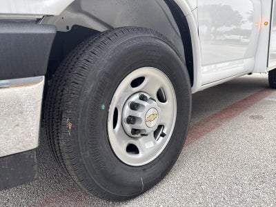 2025 Chevrolet Express Cutaway 3500 1WT