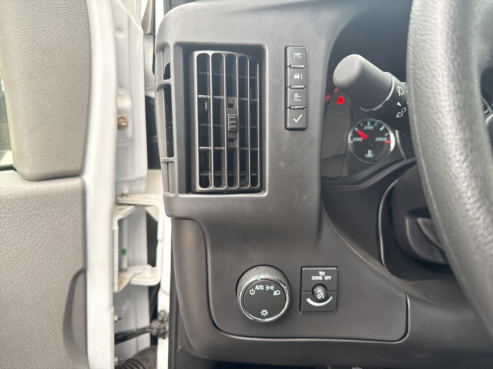 2025 Chevrolet Express Cutaway 3500 1WT