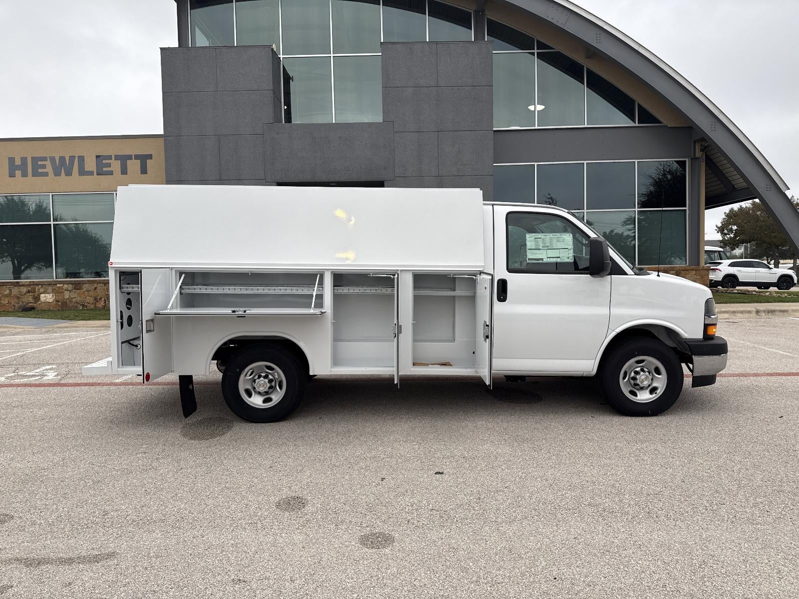 2025 Chevrolet Express Cutaway 3500 1WT