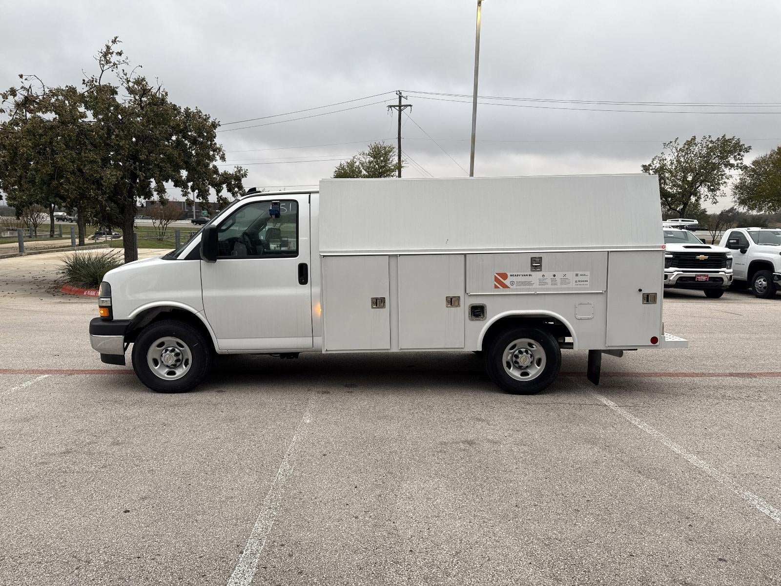 2025 Chevrolet Express Cutaway 3500 1WT